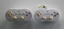 2 manettes Wii Classic